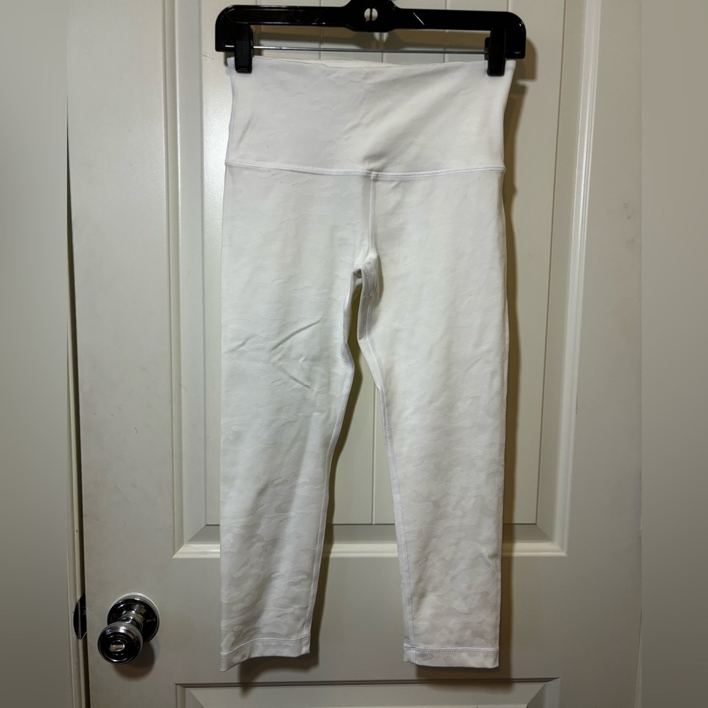 Vim Mia White Camo Print Crop Leggings Size Small C1